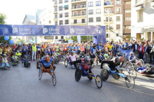 Liberty Seguros celebró este fin de semana en Madrid la séptima edición de la Carrera Popular Liberty Seguros, una cita deportiva muy especial ya que ha reunido por las calles de la capital de España a más de 10.000 atletas olímpicos, paralímpicos y aficionados, en una auténtica fiesta de la integración y el deporte