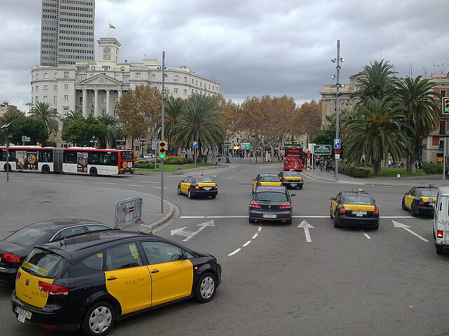 Es seguro que los vehículos particulares y el transporte público deben convivir en las ciudades.