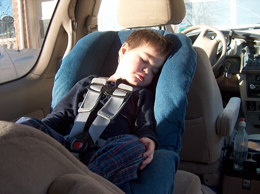 Niños seguros en coche: objetivo de todos para la seguridad vial 