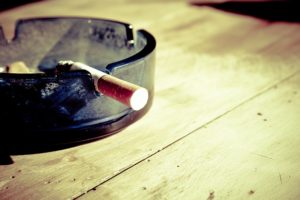 El Seguro de Salud tiene al tabaco como un riesgo